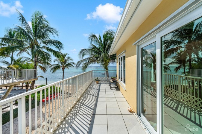 CARIBBEAN PARADISE 8, 3 BED + DEN BEACHFRONT VILLA