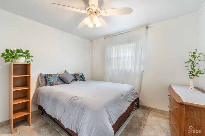 CARIBBEAN PARADISE 8, 3 BED + DEN BEACHFRONT VILLA