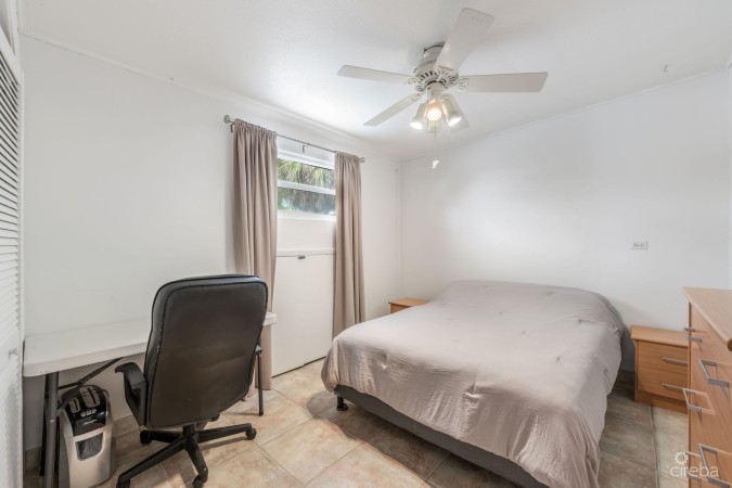 CARIBBEAN PARADISE 8, 3 BED + DEN BEACHFRONT VILLA