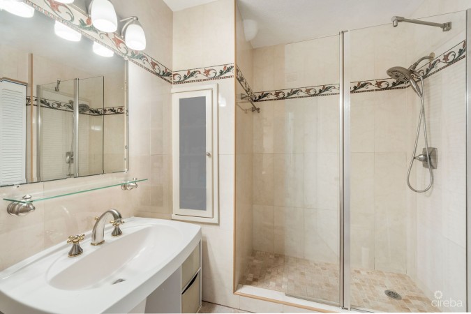 CARIBBEAN PARADISE 8, 3 BED + DEN BEACHFRONT VILLA