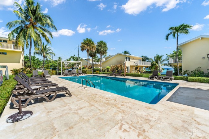 CARIBBEAN PARADISE 8, 3 BED + DEN BEACHFRONT VILLA