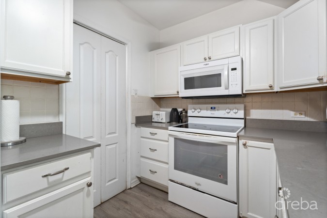 FOUNTAIN COURT 3 BED PLUS DEN