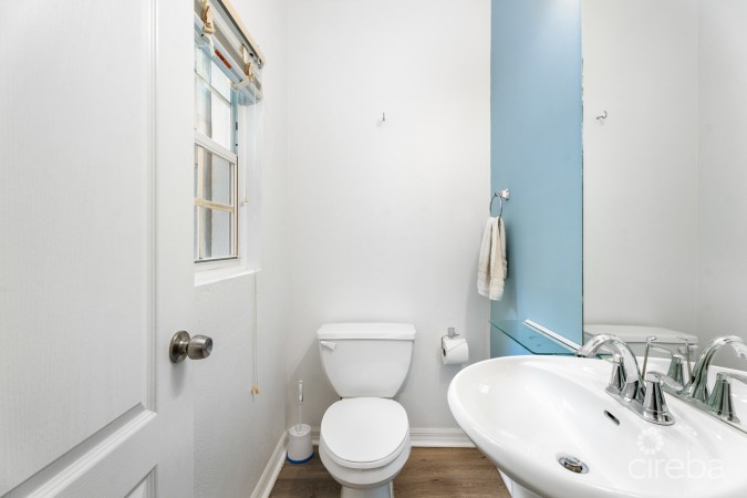 FOUNTAIN COURT 3 BED PLUS DEN