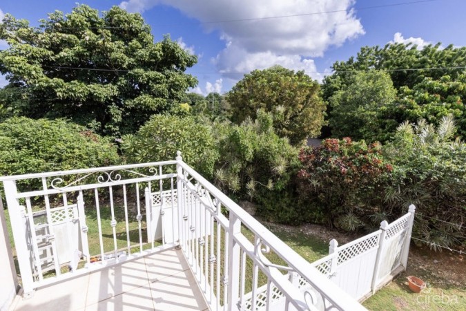 LOWER VALLEY LUXURY TOWNHOUSE