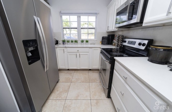 LOWER VALLEY LUXURY TOWNHOUSE