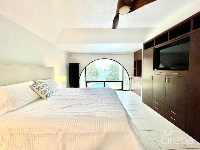 CANAL-FRONT TOWNHOUSE | GOVERNORS HARBOUR | SMB CORRIDOR