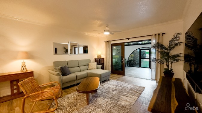 CANAL-FRONT TOWNHOUSE | GOVERNORS HARBOUR | SMB CORRIDOR