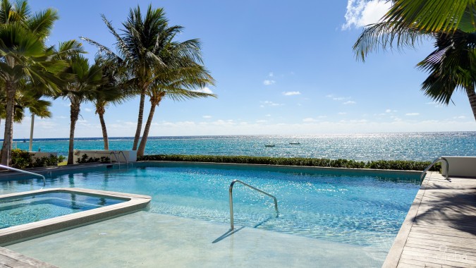 TIDES BEACHFRONT RESIDENCE