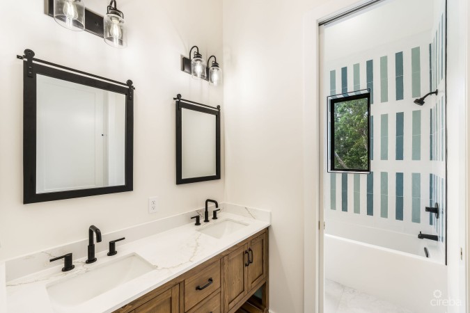 BEL AIR DR, SOUTH SOUND - CUSTOM NEW BUILD