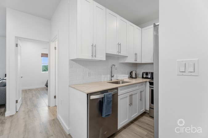 19 NORTH 3 BED CORNER UNIT WITH LAKE VIEW