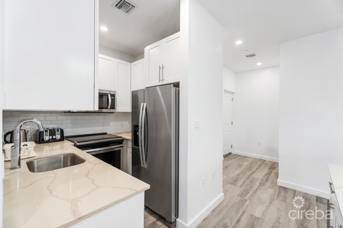 19 NORTH 3 BED CORNER UNIT WITH LAKE VIEW