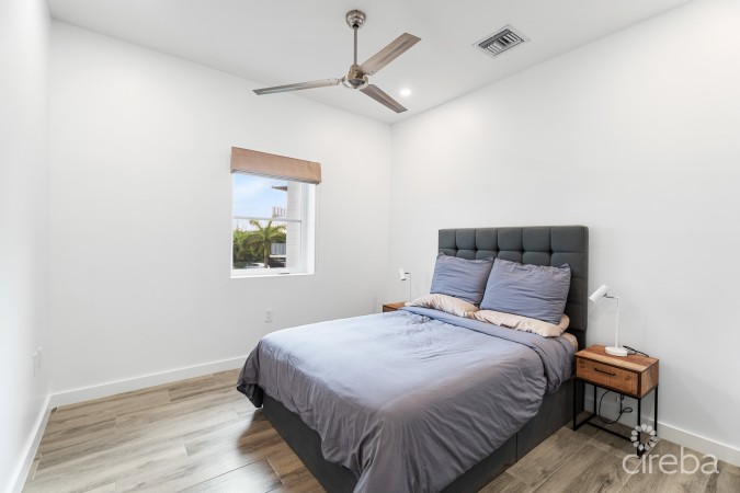 19 NORTH 3 BED CORNER UNIT WITH LAKE VIEW