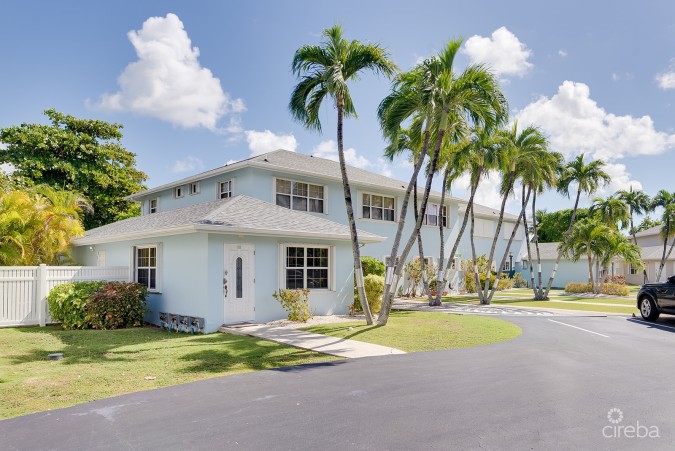 PALM SPRINGS SPACIOUS ONE BED - RARE FIND