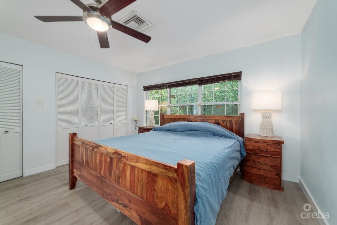 PALM SPRINGS SPACIOUS ONE BED - RARE FIND