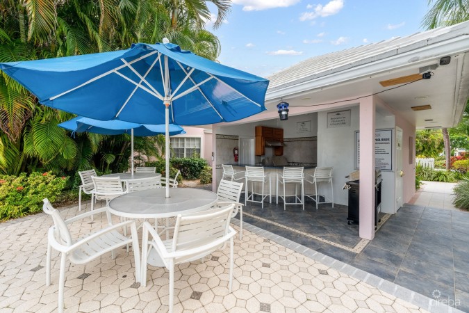 BRITANNIA LIONS COURT 322, SEVEN MILE BEACH CORRIDOR