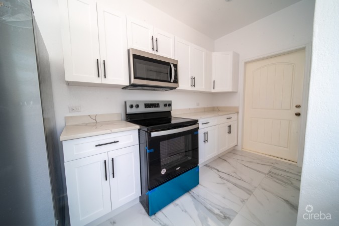 LOVELY  FAMILY HOME - LOOKOUT GARDENS