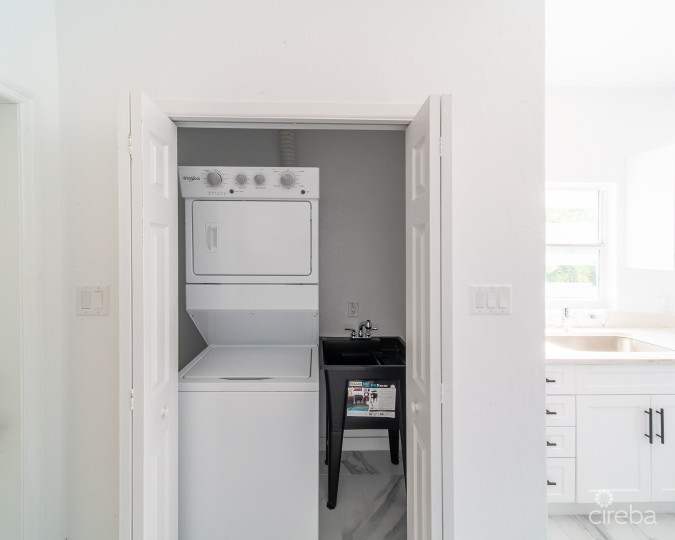 LOVELY  FAMILY HOME - LOOKOUT GARDENS