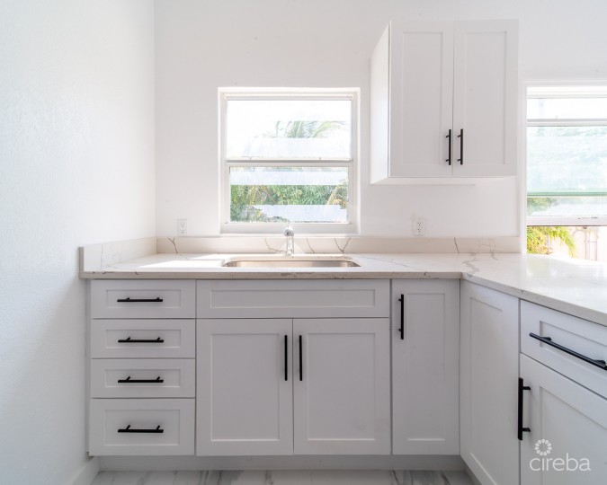 LOVELY  FAMILY HOME - LOOKOUT GARDENS