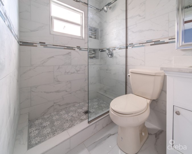 LOVELY  FAMILY HOME - LOOKOUT GARDENS