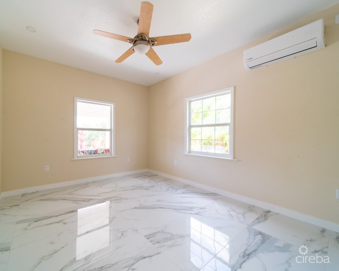 LOVELY  FAMILY HOME - LOOKOUT GARDENS