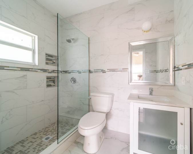 LOVELY  FAMILY HOME - LOOKOUT GARDENS