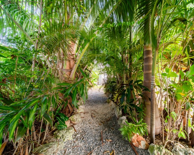 LOVELY  FAMILY HOME - LOOKOUT GARDENS
