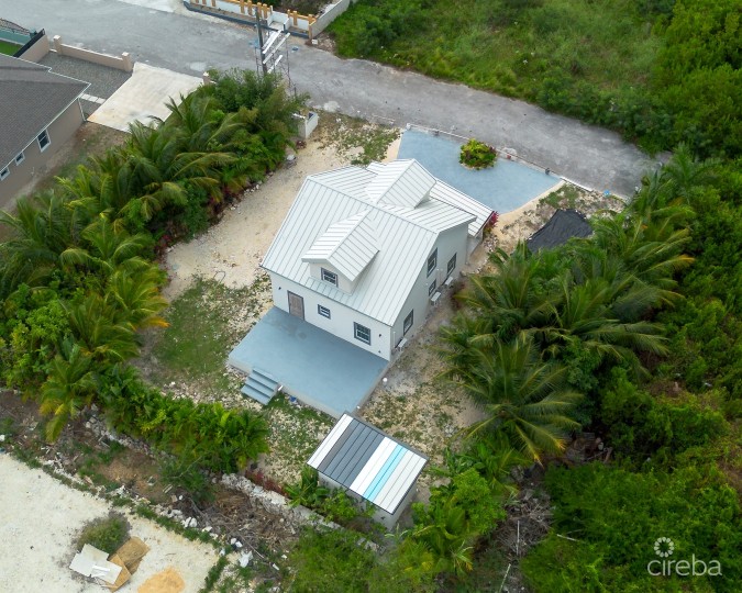 LOVELY  FAMILY HOME - LOOKOUT GARDENS
