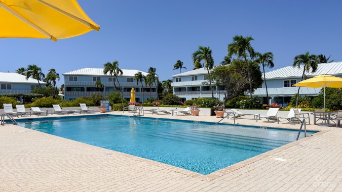 SEVEN MILE BEACHFRONT CONDO SILVER SANDS