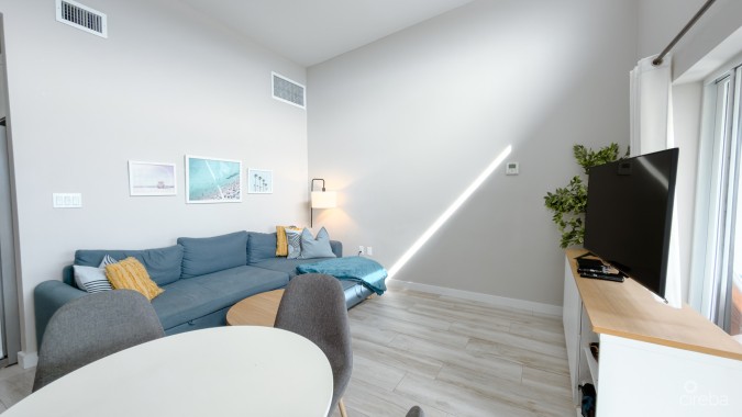 DOWNTOWN REACH 1 BED CONDO