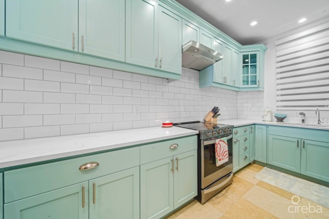 KISHA 104 | 2 BDRM WATERFRONT WALKOUT - COASTAL ELEGANCE & LUXURY