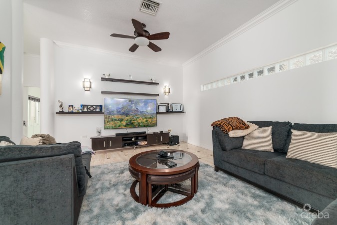 3 BED MIDWAY CLOSE FAMILY HOME