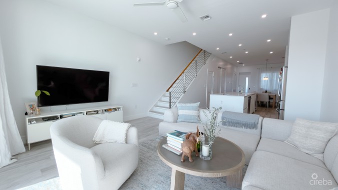 AURA TOWNHOUSE 2 BED PLUS DEN