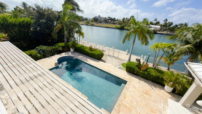 THE SHORES CANAL FRONT HOME