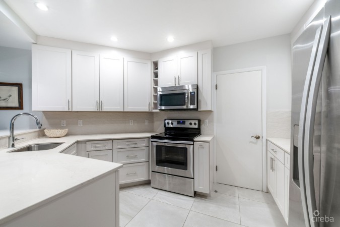 BRITANNIA LIONS COURT 322, SEVEN MILE BEACH CORRIDOR