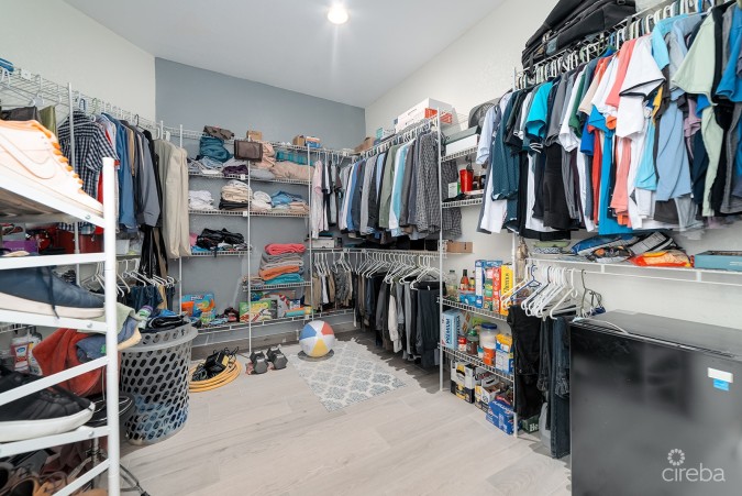 5-BEDROOM FAMILY GEM IN SAVANNAH MEADOWS  W/RENTAL UNIT