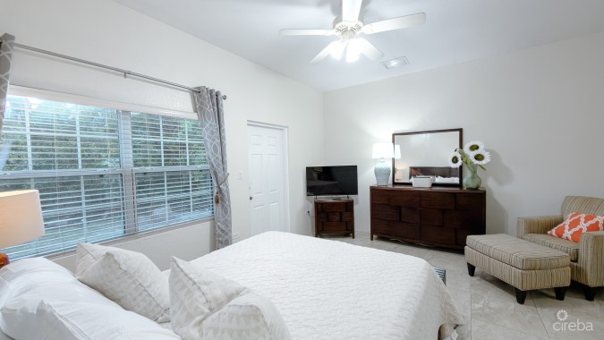 CREST PALMS TOWNHOUSE