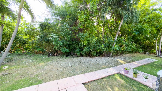 CREST PALMS TOWNHOUSE