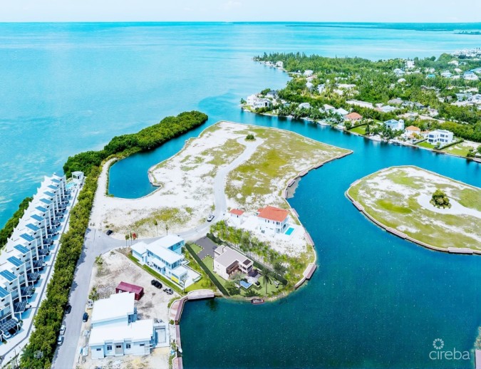 HARBOUR REACH CANAL FRONT EXECUTIVE HOME