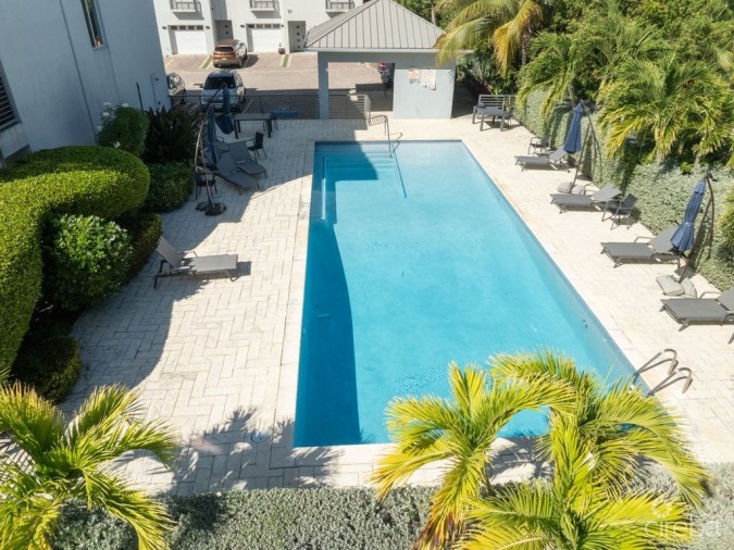 SOUTH BAY ESTATES - 4 BED TOWNHOME WITH EXCEPTIONAL FLOOR PLAN