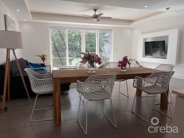 SOUTH BAY ESTATES - 4 BED TOWNHOME WITH EXCEPTIONAL FLOOR PLAN