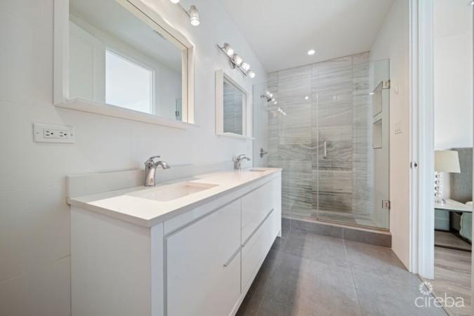 SOUTH BAY ESTATES - 4 BED TOWNHOME WITH EXCEPTIONAL FLOOR PLAN