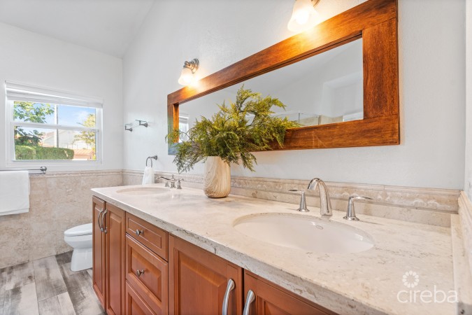 JACARANDA COURT 35, SOUTH SOUND HOME