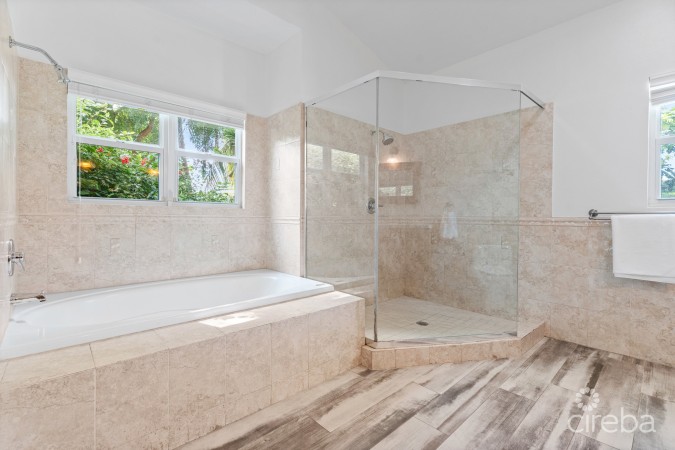 JACARANDA COURT 35, SOUTH SOUND HOME