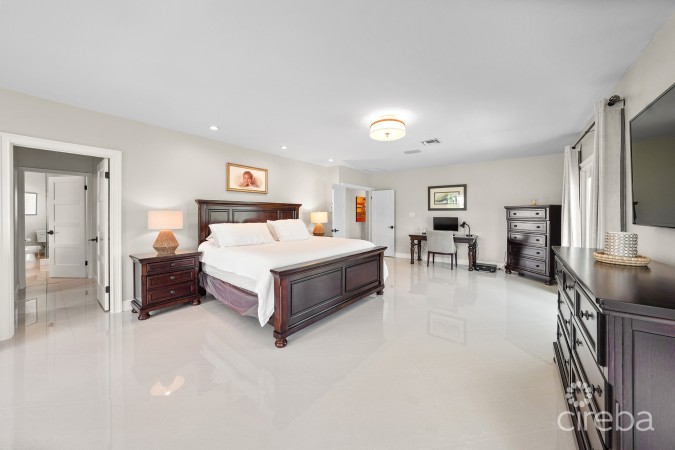 GOVERNORS HARBOUR ESTATE HOME