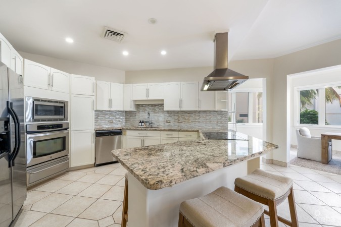 POINSETTIA PENTHOUSE B7, SEVEN MILE CORRIDOR