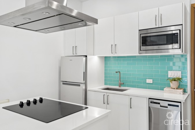 HARBOUR WALK 202 | 1 BED + DEN | CORNER UNIT