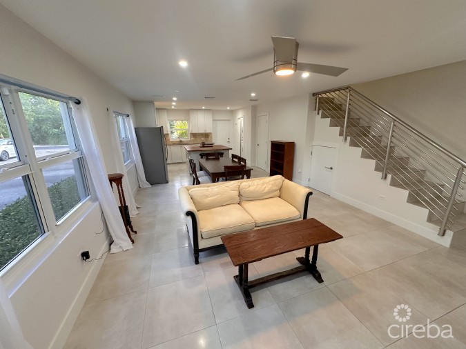 GLEN EDEN RENOVATED 2 BED END UNIT WITH ENCLOSED YARD