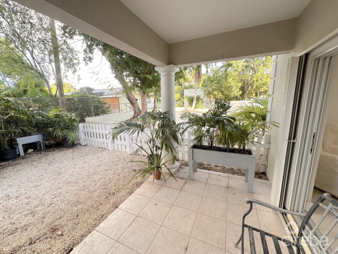 GLEN EDEN RENOVATED 2 BED END UNIT WITH ENCLOSED YARD