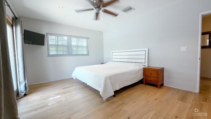 WEST BAY FAMILY HOME WITH POOL