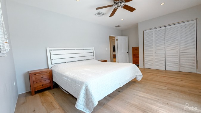 WEST BAY FAMILY HOME WITH POOL